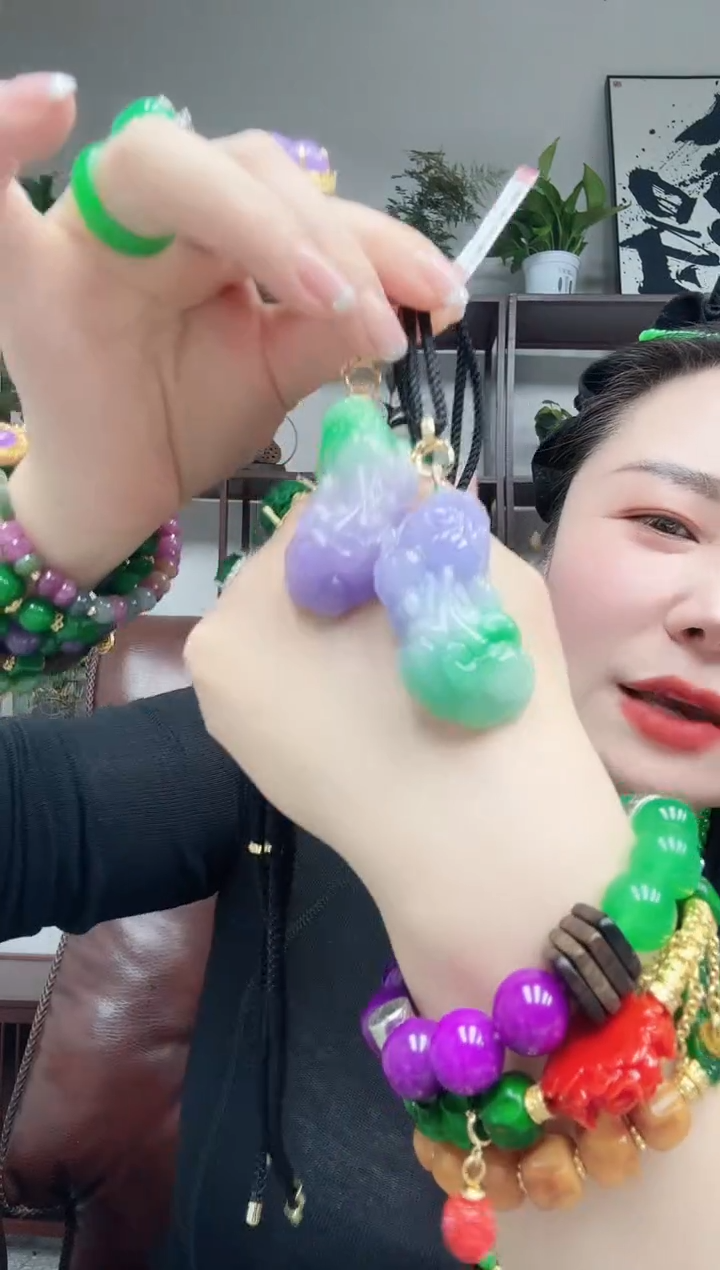 吊坠(赠链)未镶嵌翡翠春彩貔貅