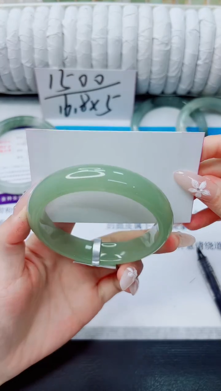 石英质玉手镯未镶嵌234/55.5