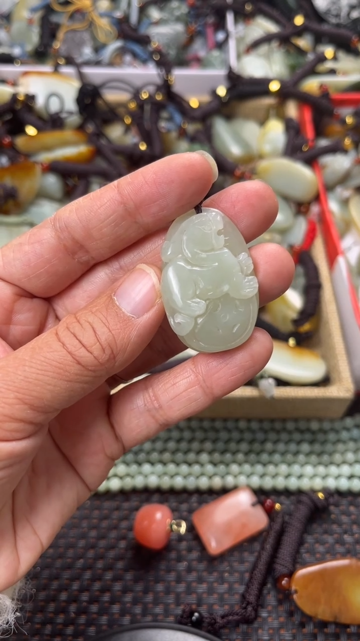 【闪购商品】和田玉颈饰未镶嵌多样性发货没有证书拍一发一有瑕