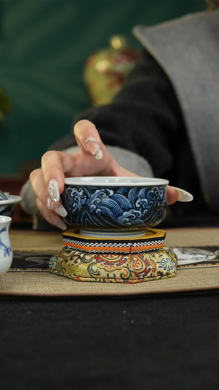 【闪购商品】青花江崖海水纹矮炉杯