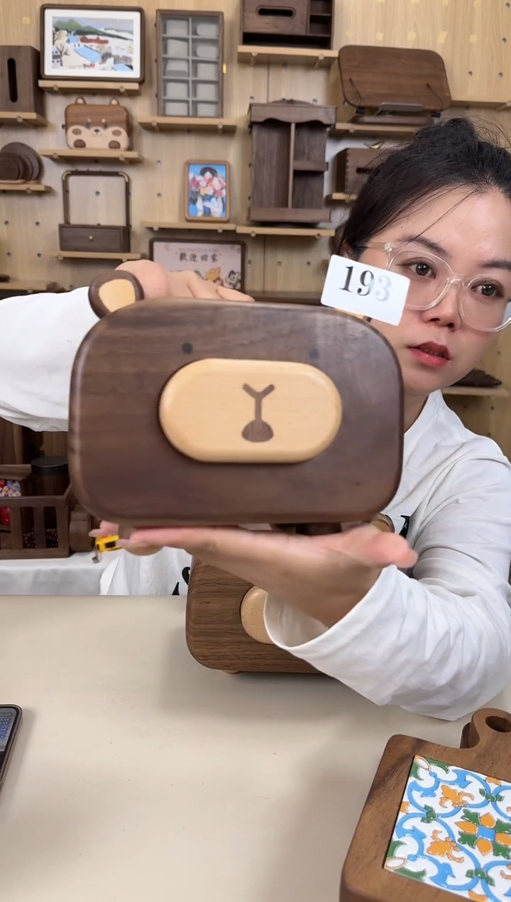 木叮***?293号北美黑胡桃熊小签纸巾盒