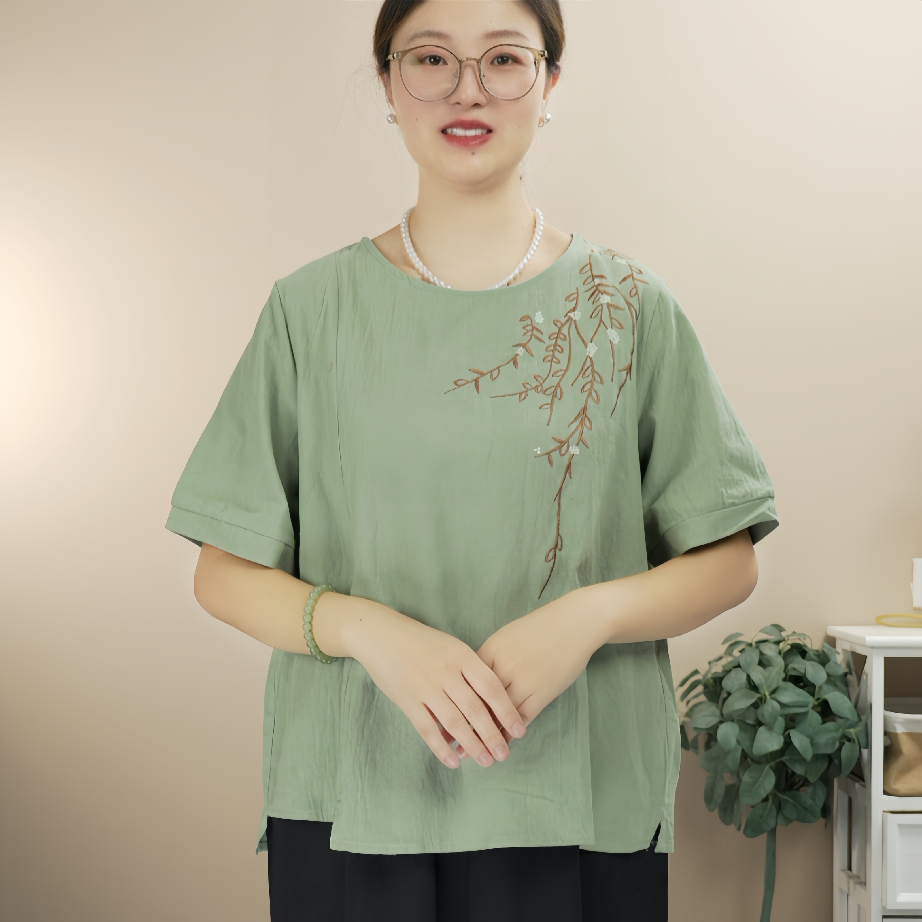 特大码中老年胖人夏季短袖棉麻绣花上衣宽松遮肚子妈妈装套头T恤