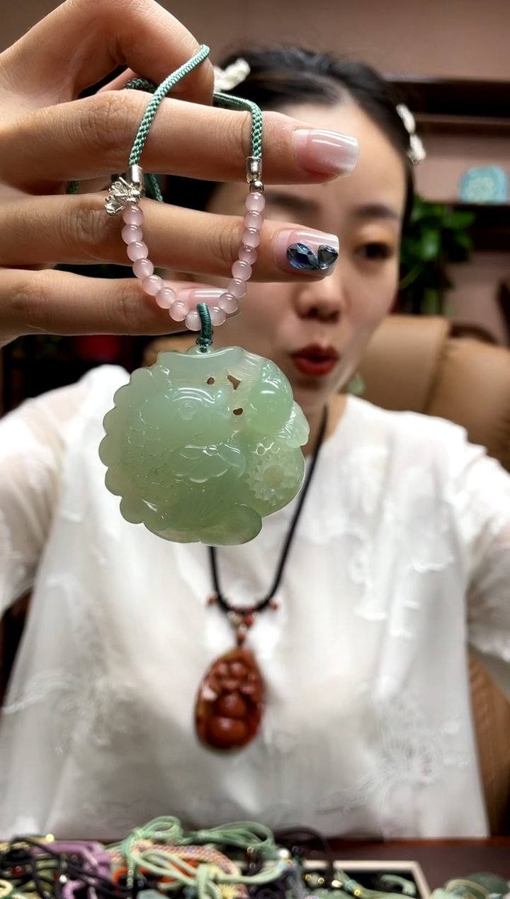 岫玉未镶嵌吊坠·