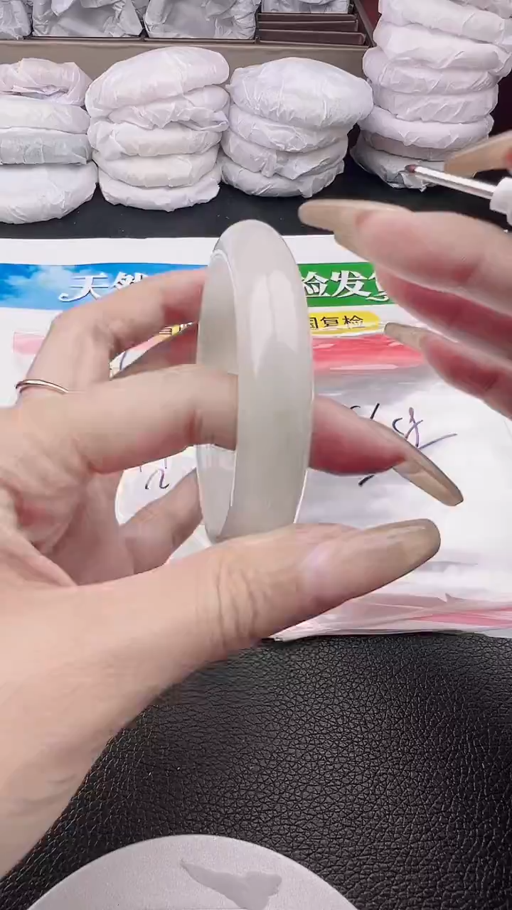 未镶嵌手镯石英质玉翠绿圈口56