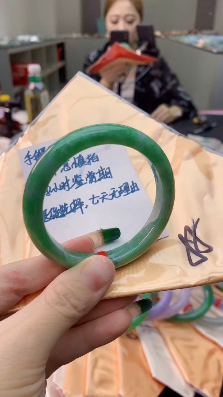 未镶嵌手镯翡翠1020059559