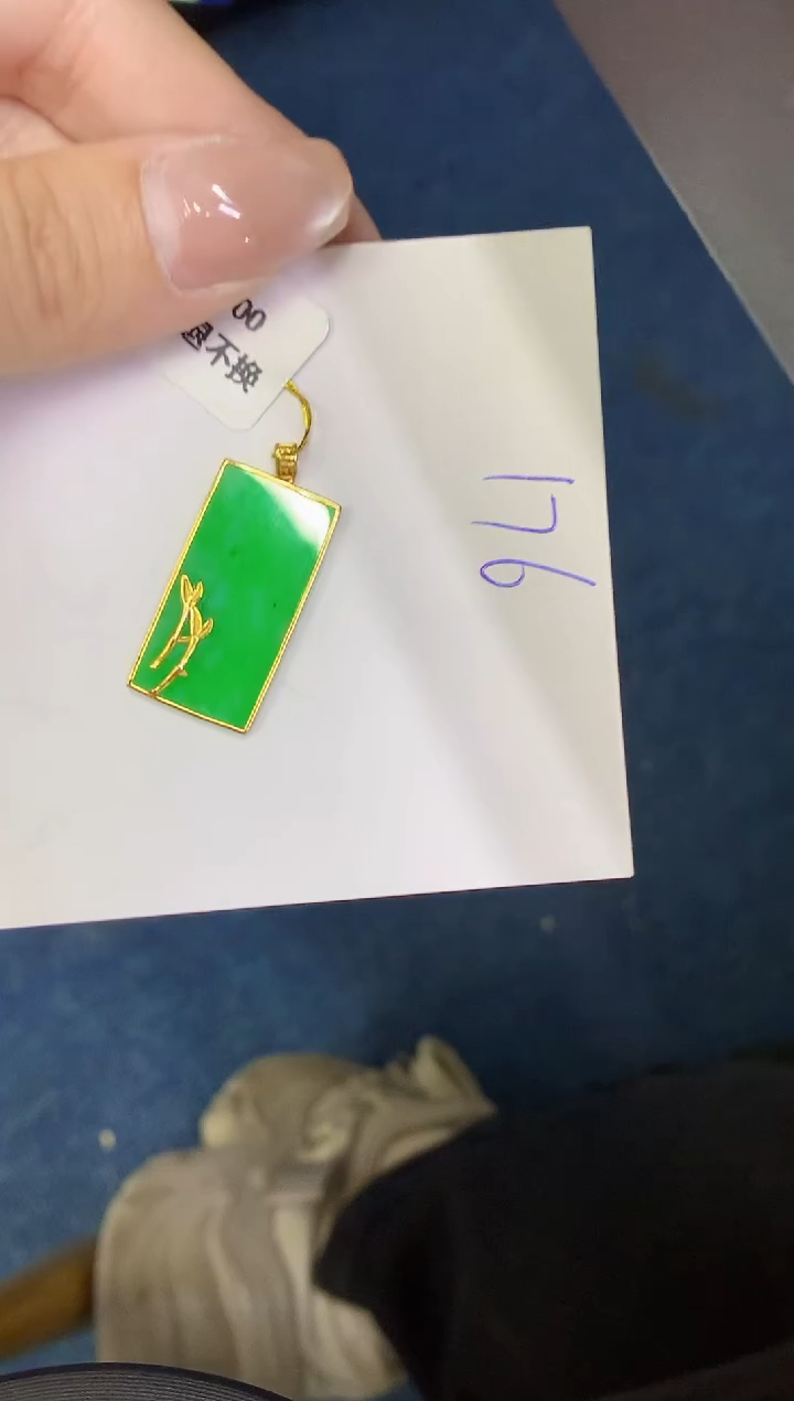 翡翠18K金镶嵌颈饰00000000000