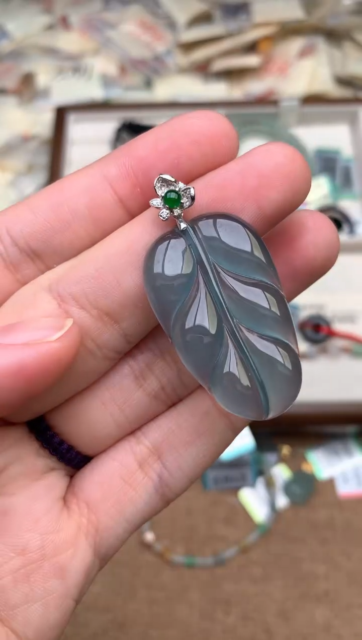 18K金镶嵌挂件翡翠一