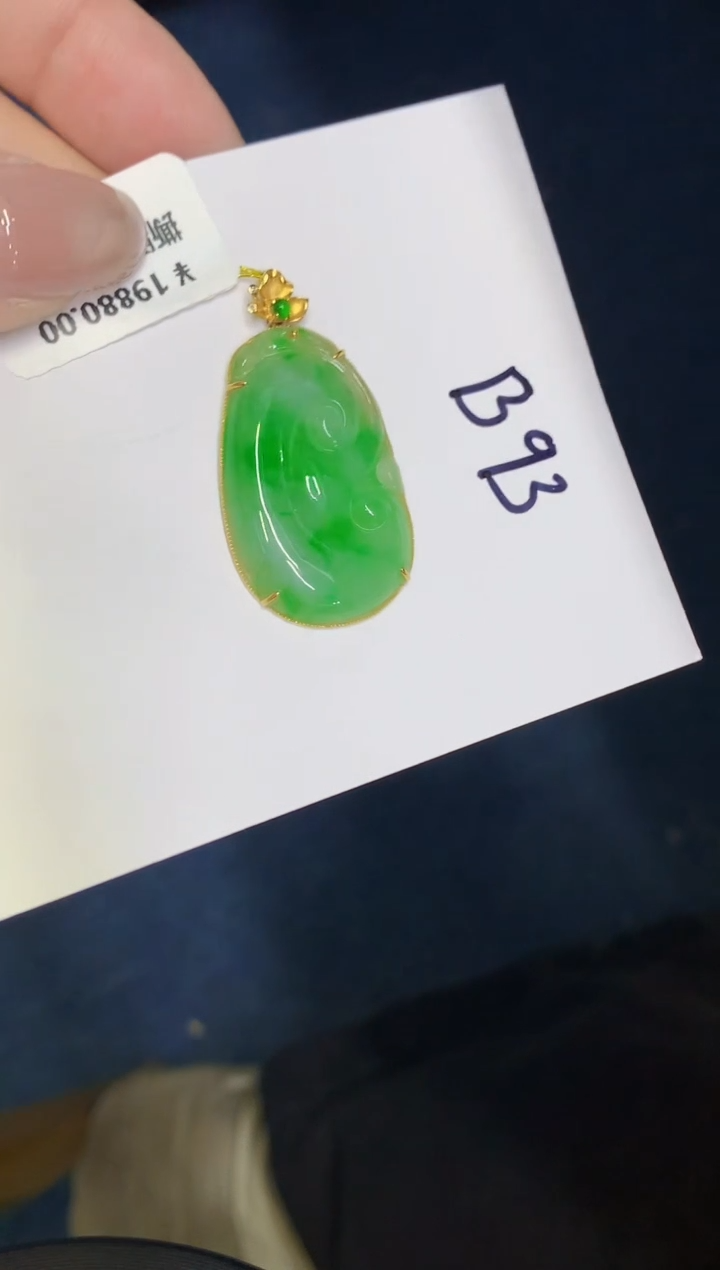 翡翠18K金镶嵌颈饰00000000000