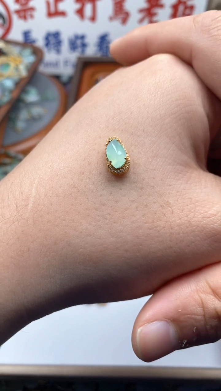 【闪购商品】翡翠颈饰未镶嵌哥哥