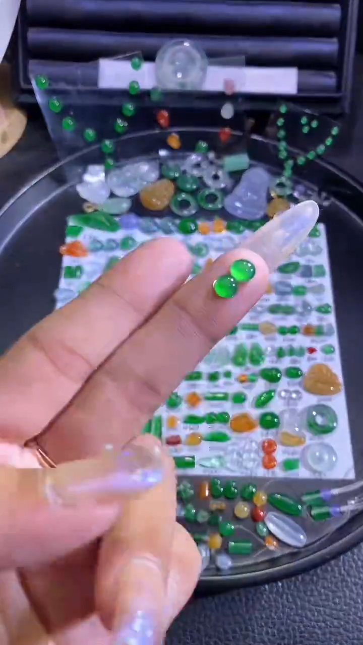 未镶嵌挂件翡翠蛋面