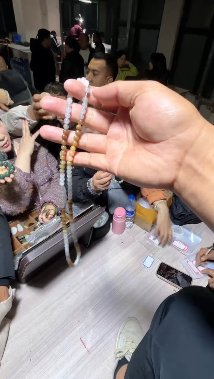 未镶嵌和田玉（糖玉）挂件和田玉