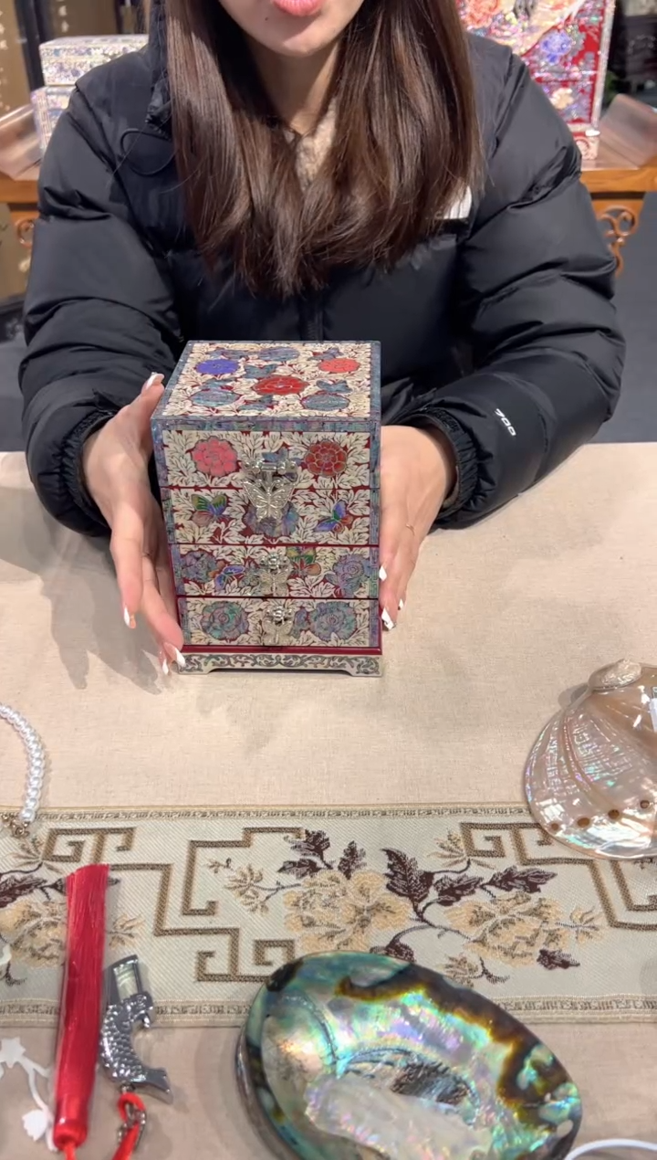 【闪购商品】蓝边红底弘贝雅螺钿漆器文化馆