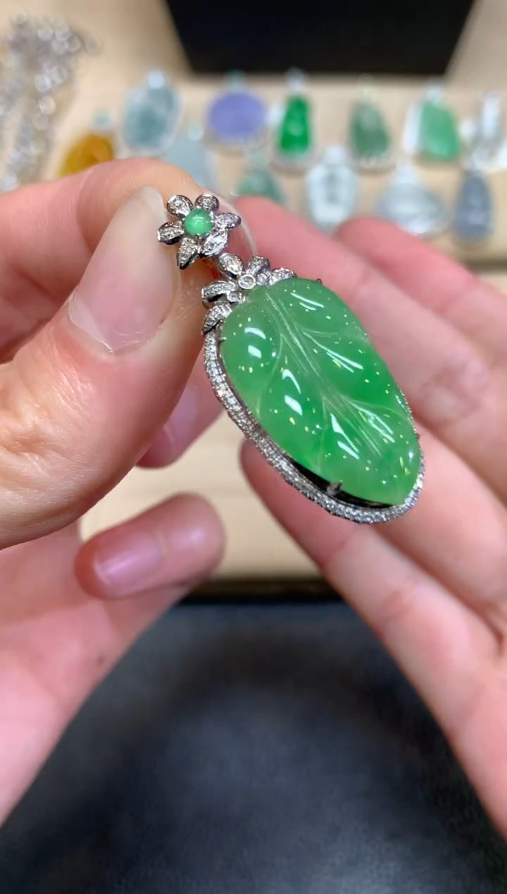 【闪购商品】翡翠颈饰18K金镶嵌叶子【无服务费】