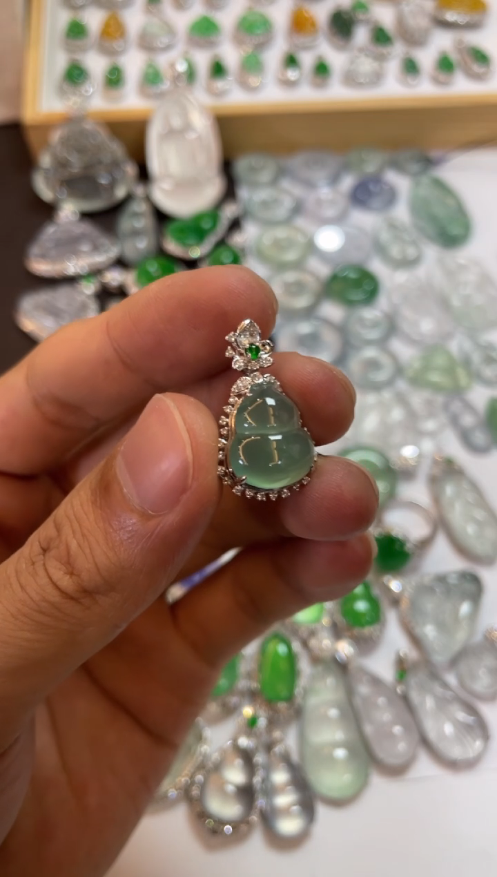 【闪购商品】翡翠吊坠(不含链)18K金镶嵌葫芦