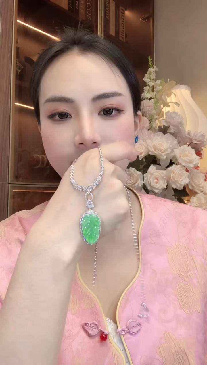 【闪购商品】翡翠吊坠(不含链)18K金镶嵌A67