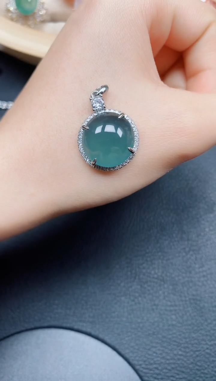 【闪购商品】翡翠吊坠(赠链)银S925镶嵌翡翠