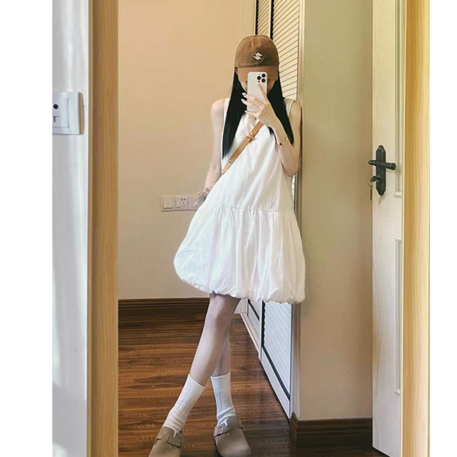 黑色/白色无袖背心连衣裙子女夏季2025新款设计感蓬蓬裙短裙2586