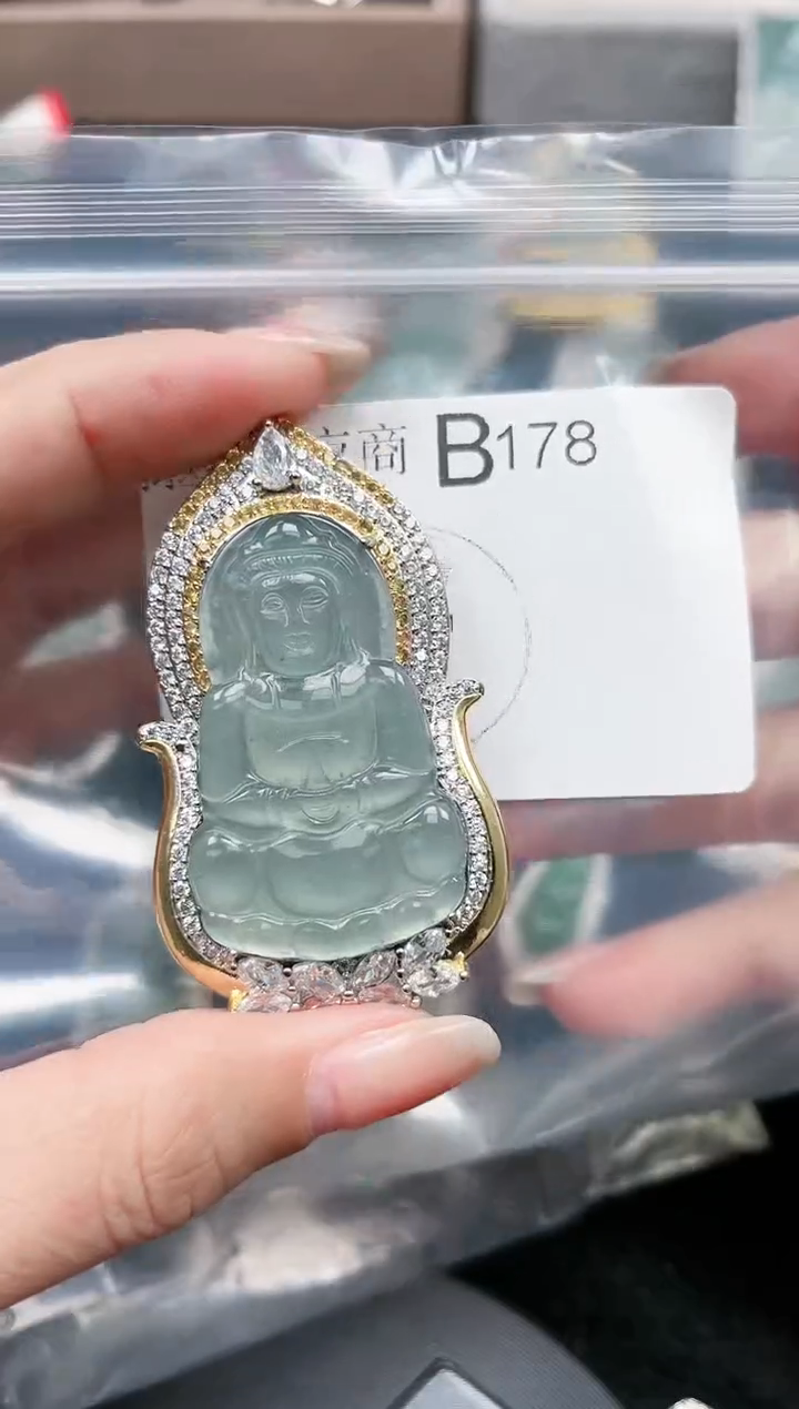 【闪购商品】翡翠颈饰未镶嵌178赠皮绳