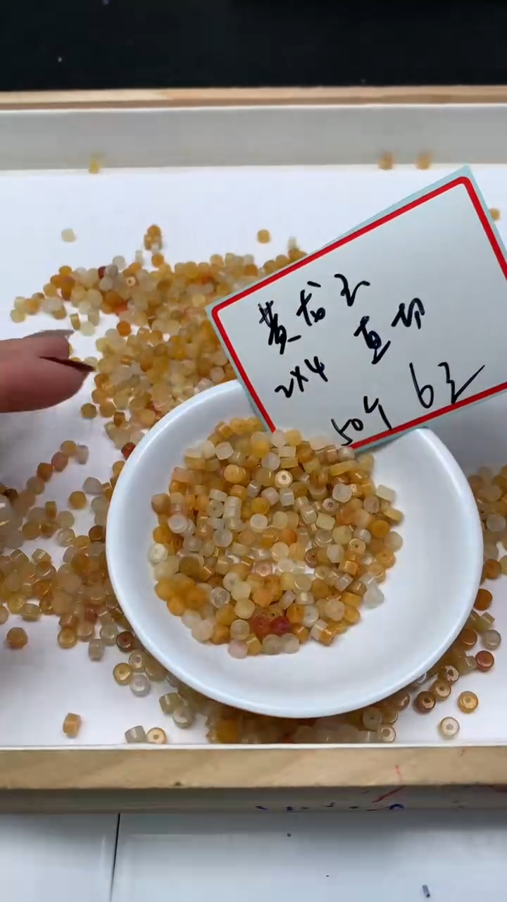 未镶嵌散珠石英质玉B291黄 龙 玉 2*4mm 50个6元