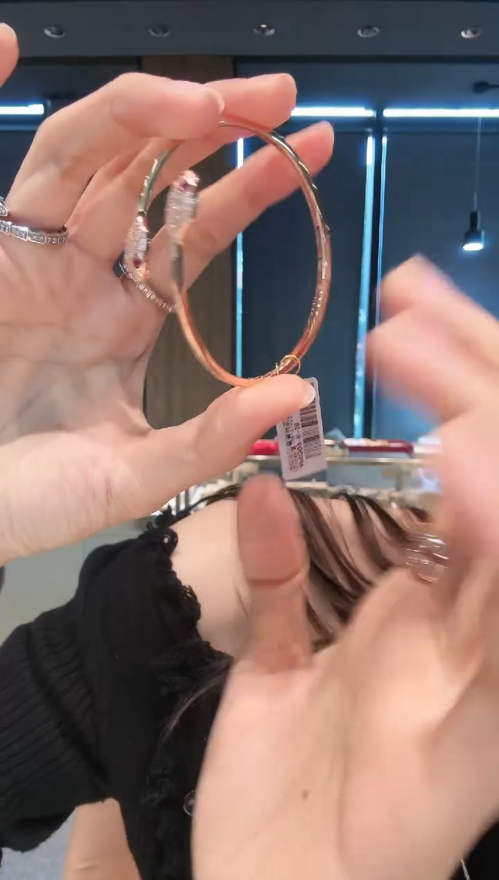 【闪购商品】钻石手镯18K金镶嵌双蛇头