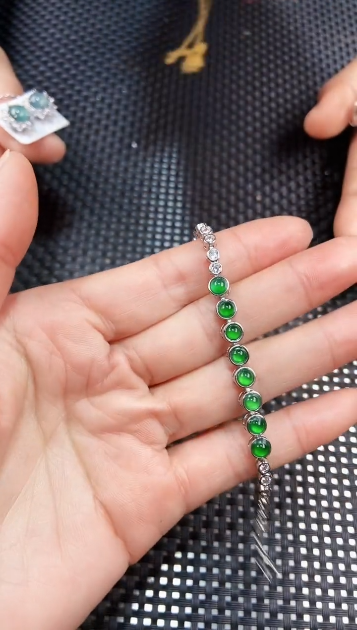 【闪购商品】翡翠手链未镶嵌11111111