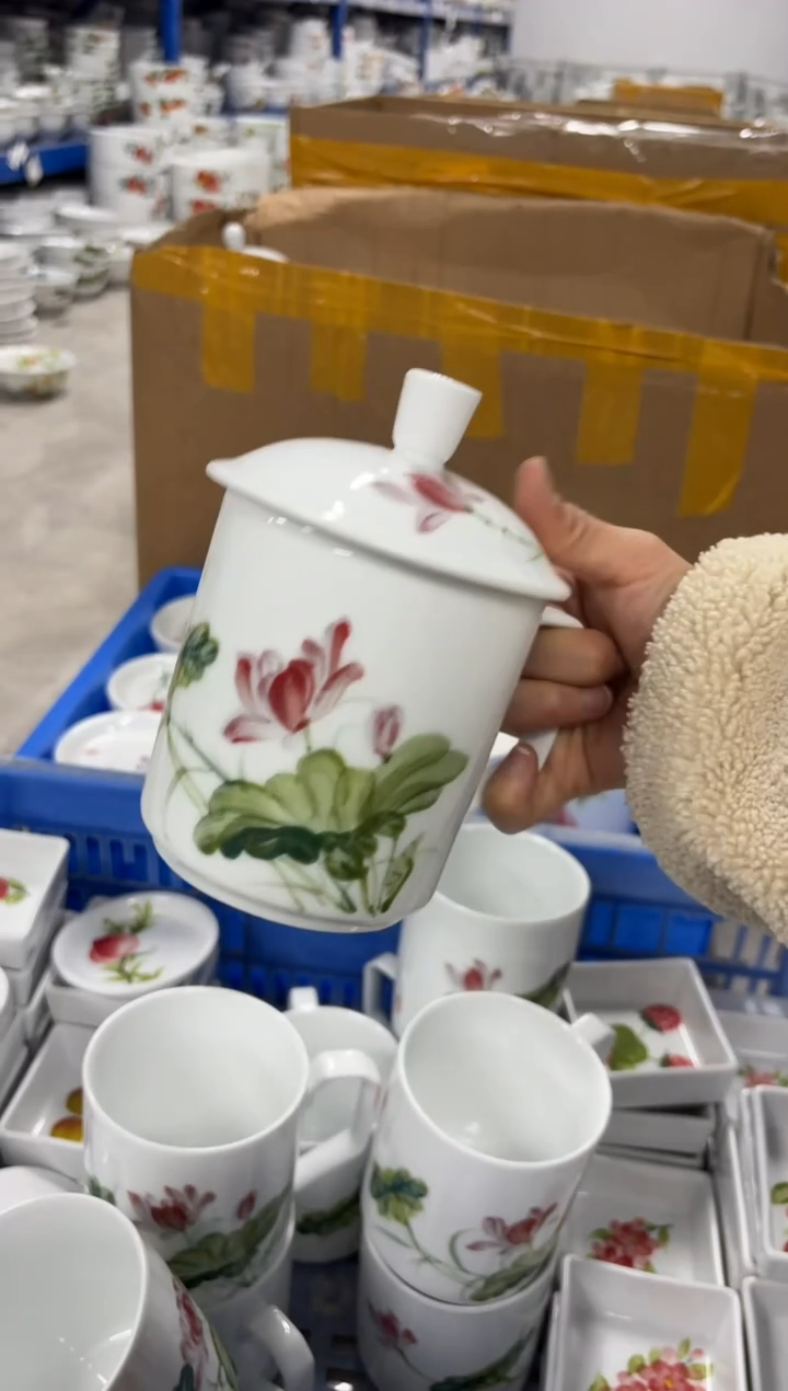 景德镇手绘釉中彩（食品级）带盖办公杯