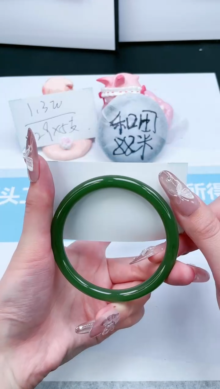 【闪购商品】石英质玉手镯未镶嵌158-63