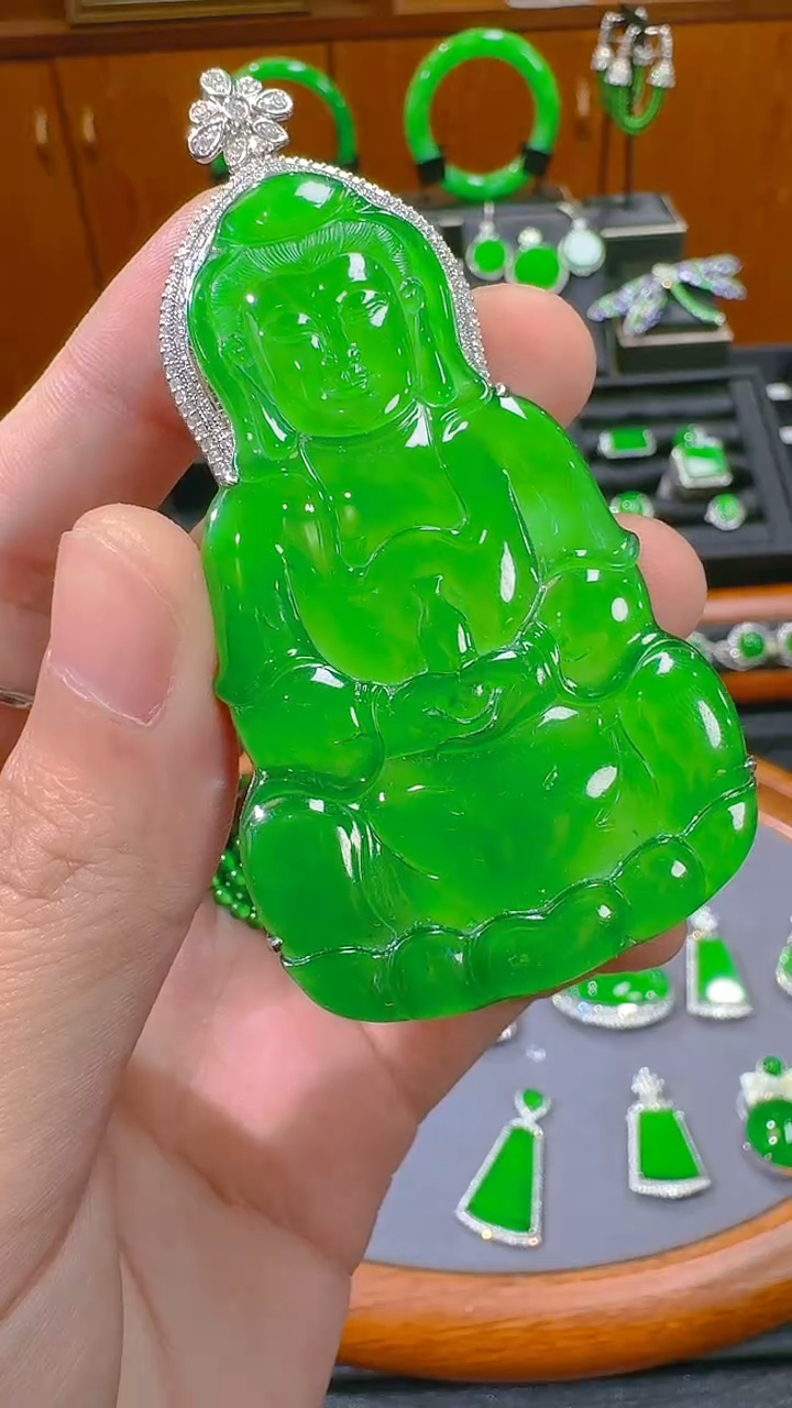 【闪购商品】翡翠吊坠(赠链)18K金镶嵌天然A货翡翠
