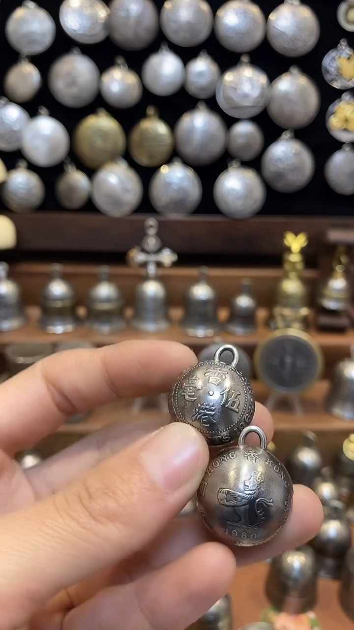 吃***黑两个微瑕圆领当