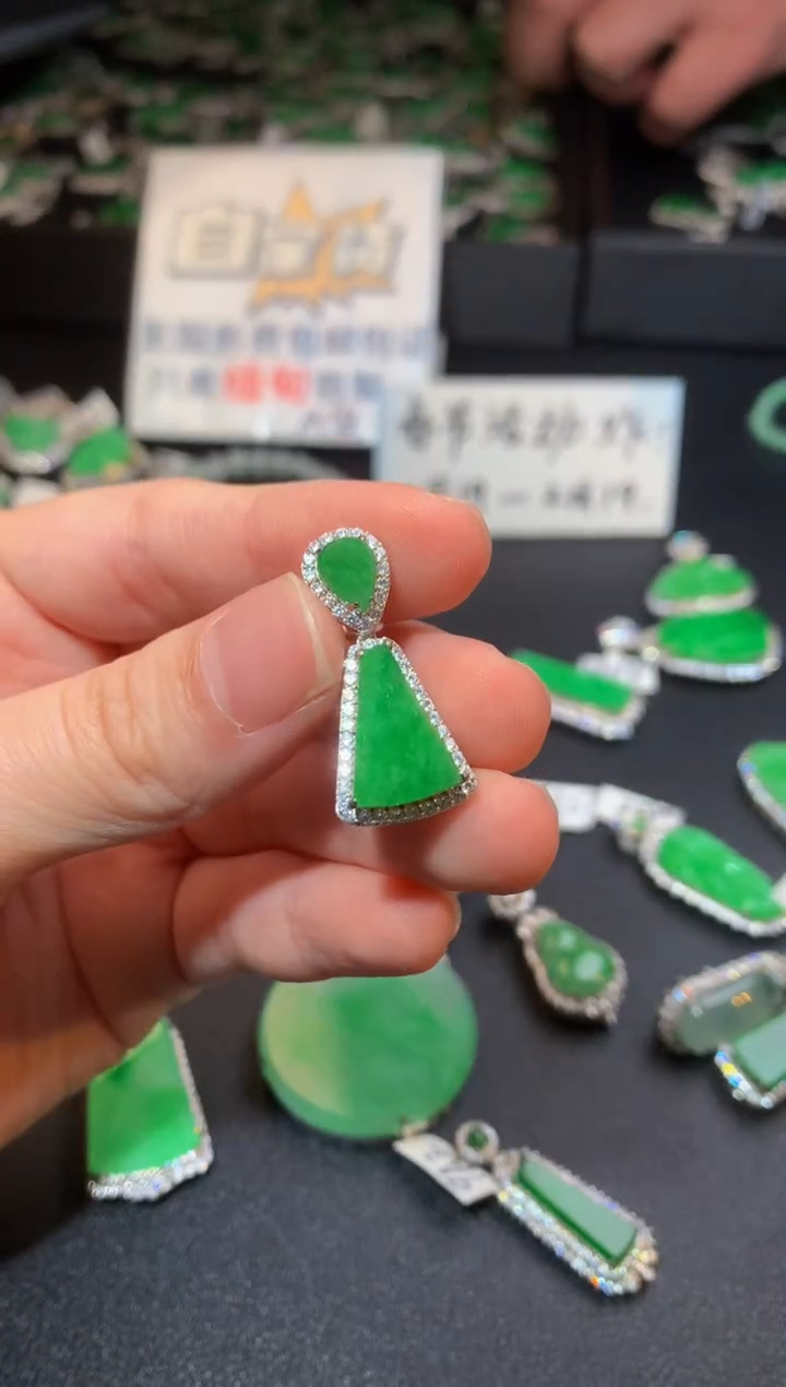 【闪购商品】翡翠颈饰银S925镶嵌翡翠