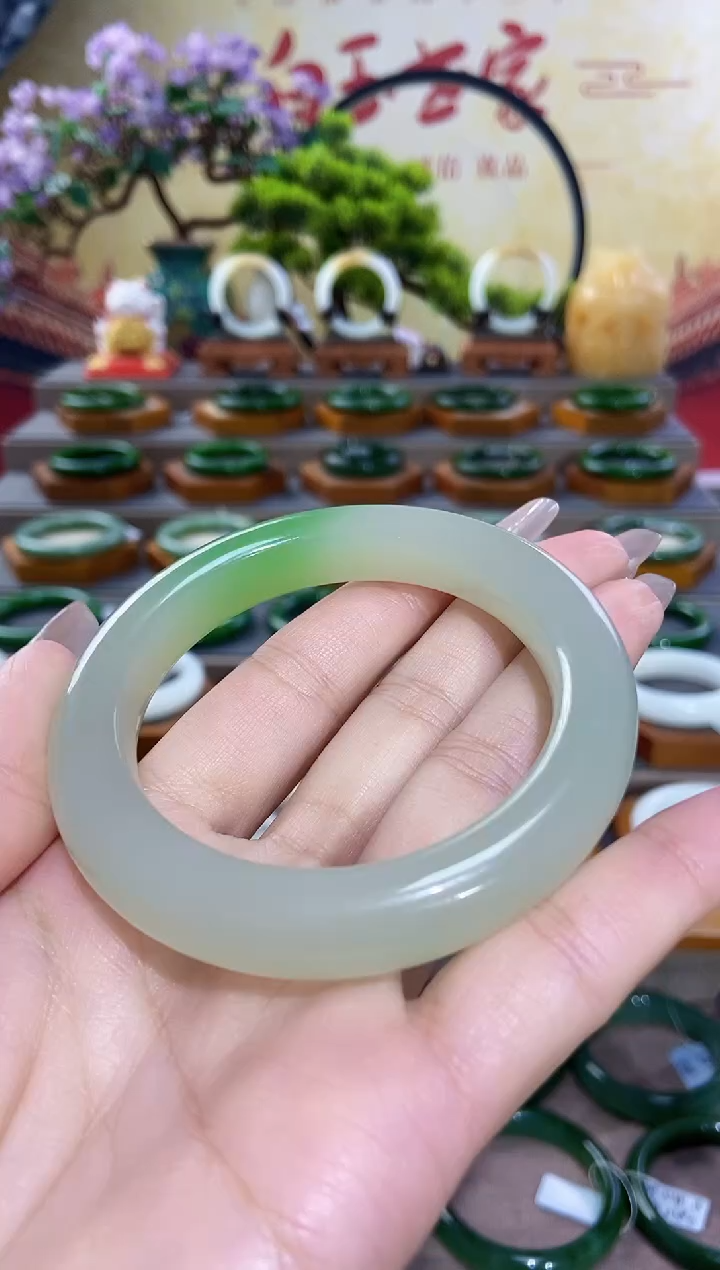 【闪购商品】和田玉手镯未镶嵌翠青手镯57