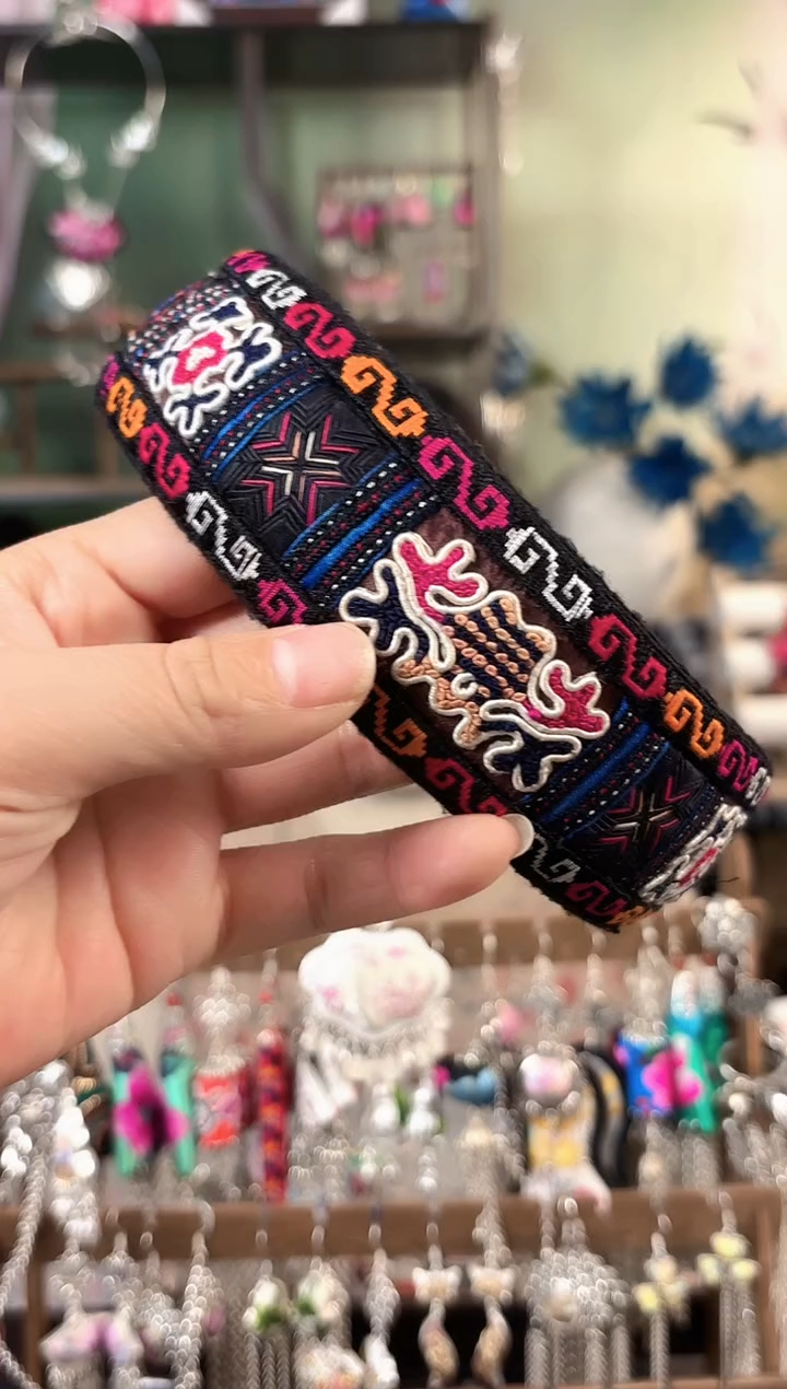 彩云南阁非遗老绣饰品721*