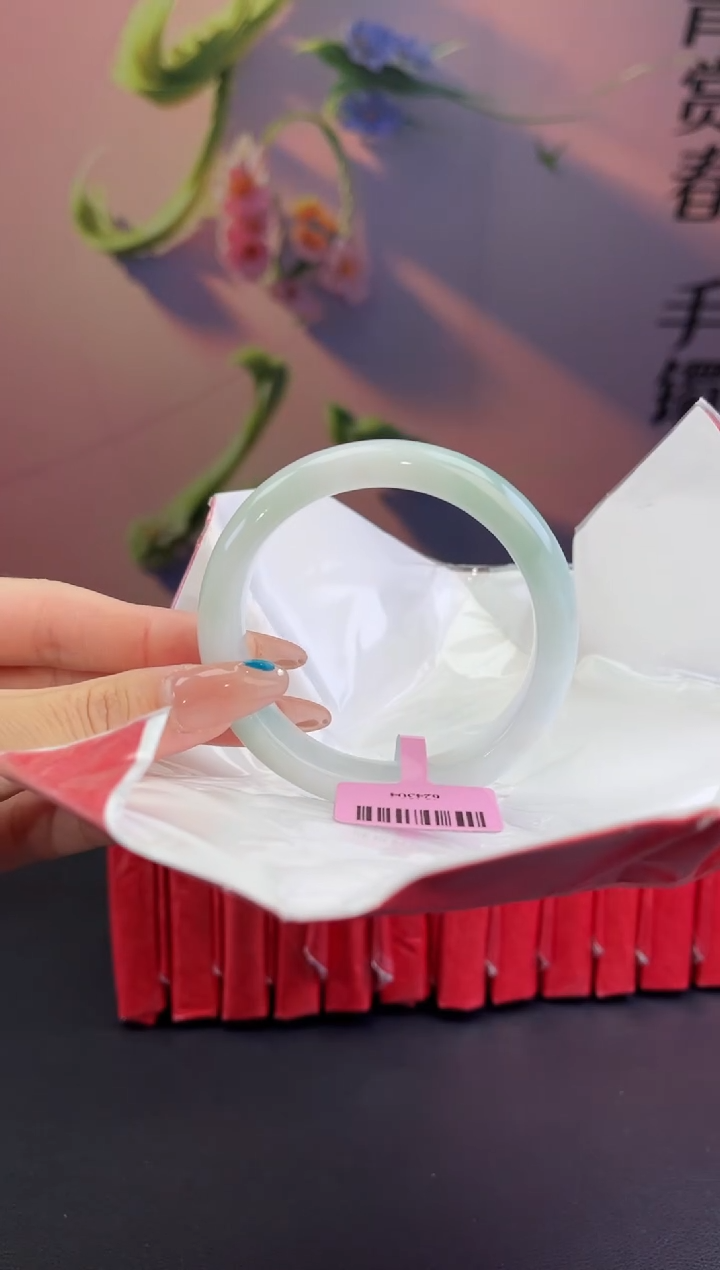 翡翠未镶嵌手镯翡翠手镯(微瑕）1