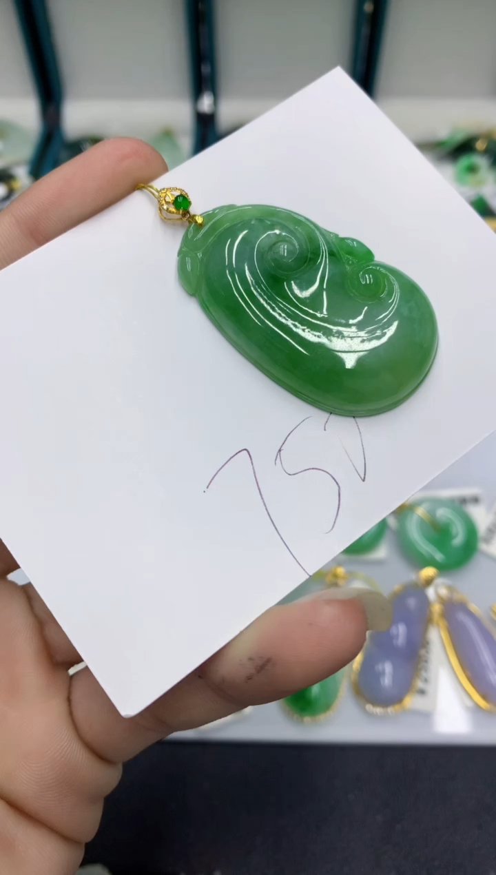 【闪购商品】翡翠颈饰18K金镶嵌翡翠