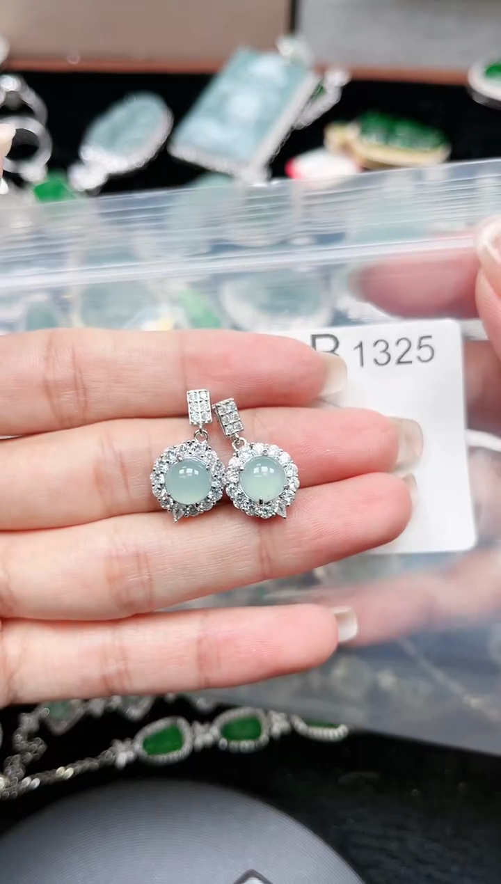 【闪购商品】翡翠颈饰未镶嵌1325赠皮绳