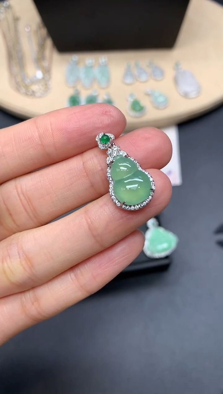 【闪购商品】翡翠吊坠(不含链)银S925镶嵌葫芦【多样性发其一】