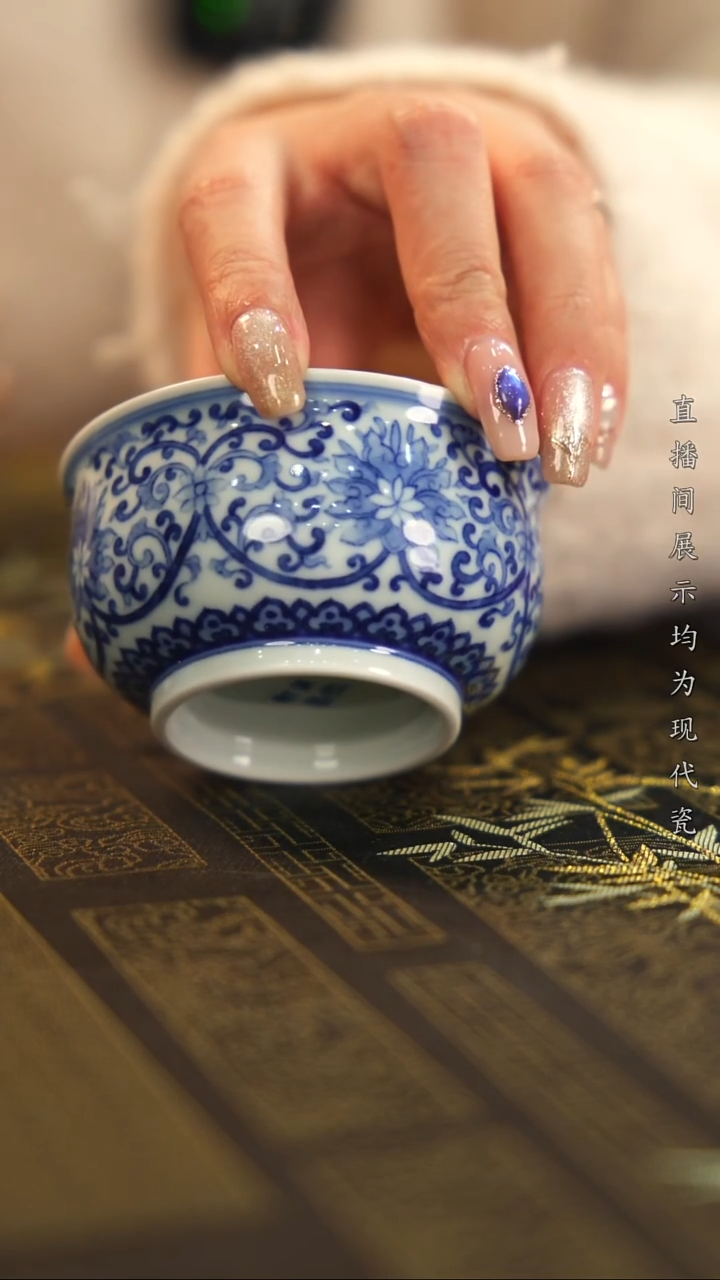 杯子瓷柴窑青花缠枝莲炉式杯