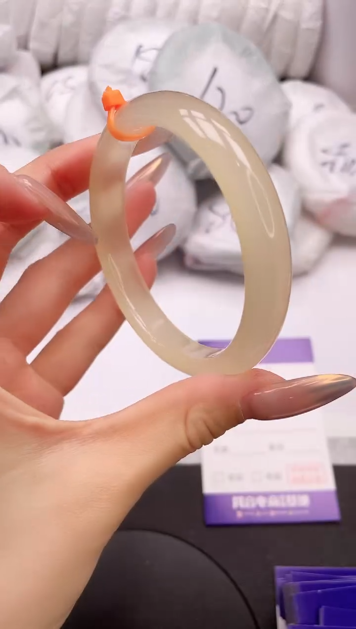 【闪购商品】石英质玉手镯未镶嵌28K143-57