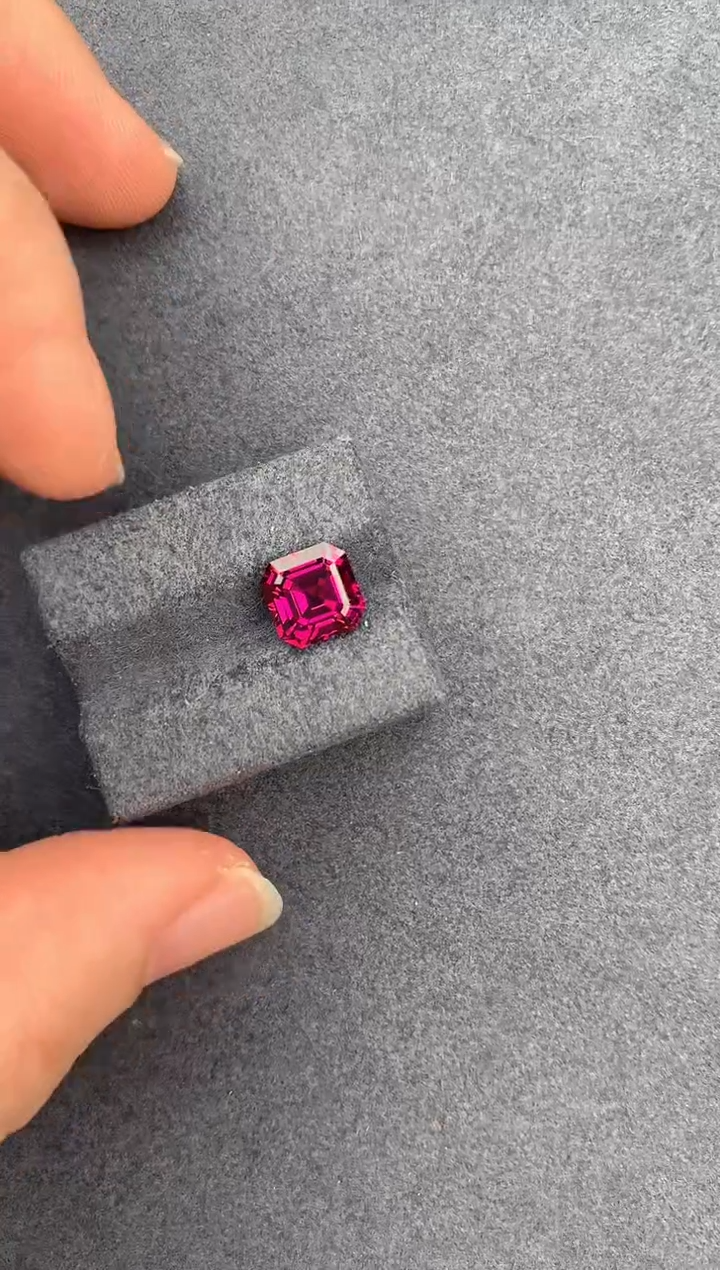 【闪购商品】石榴石裸石未镶嵌2.8ct镁铝榴石