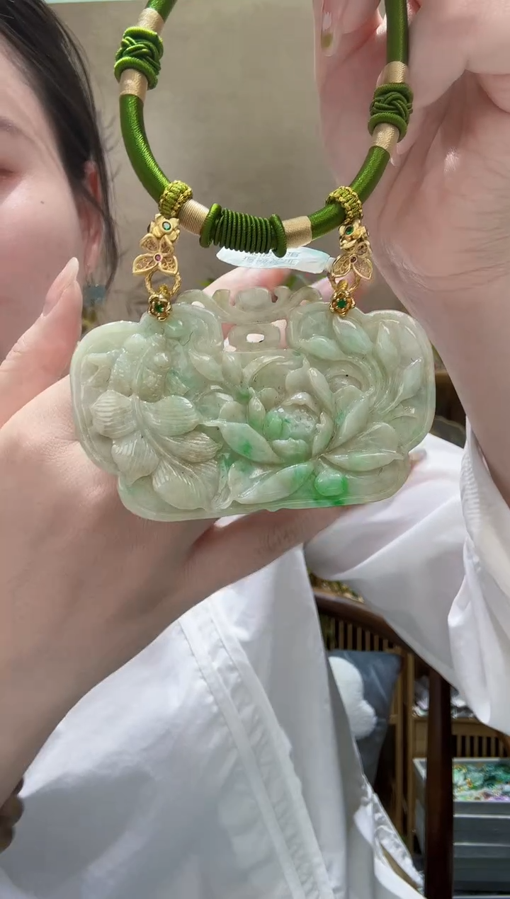 翡翠未镶嵌颈饰吊坠