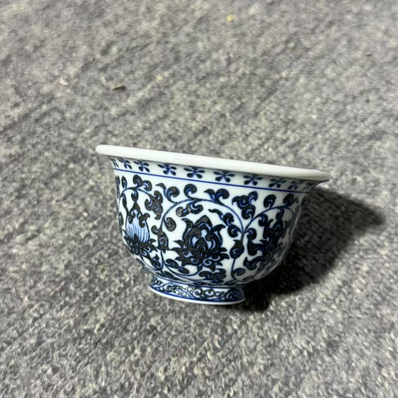 微瑕福利深色缠枝大压手杯