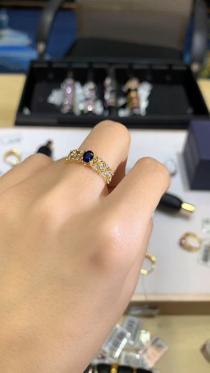 【闪购商品】蓝宝石戒指18K金镶嵌戒指
