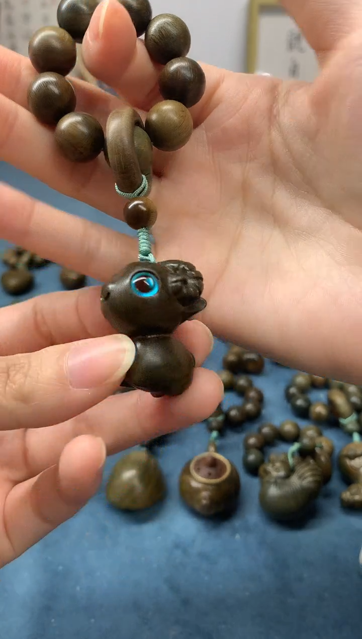【闪购商品】维腊木（绿檀）把件喜气羊羊 盘玩件