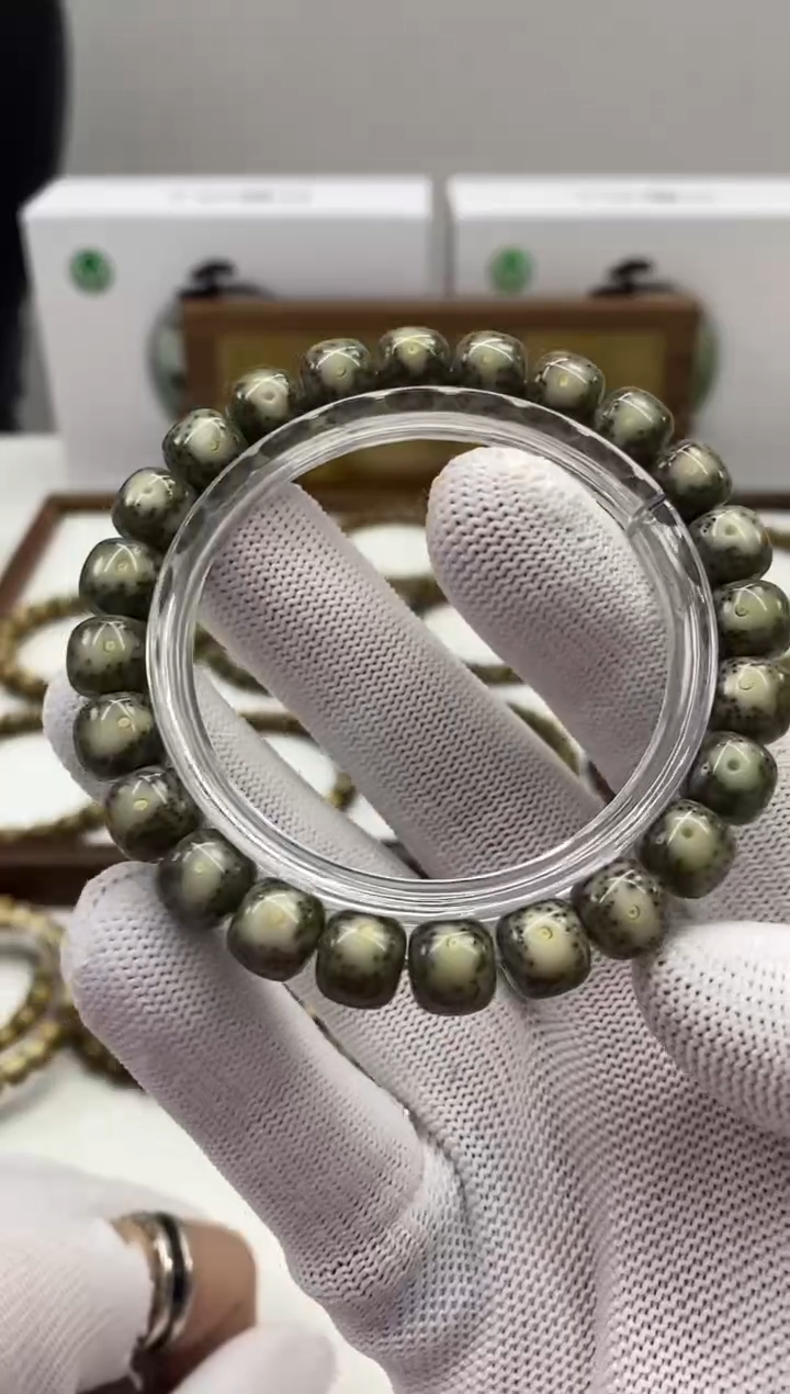 【闪购商品】星月菩提手串191 石玉料绿包白手串 9.5*8.5