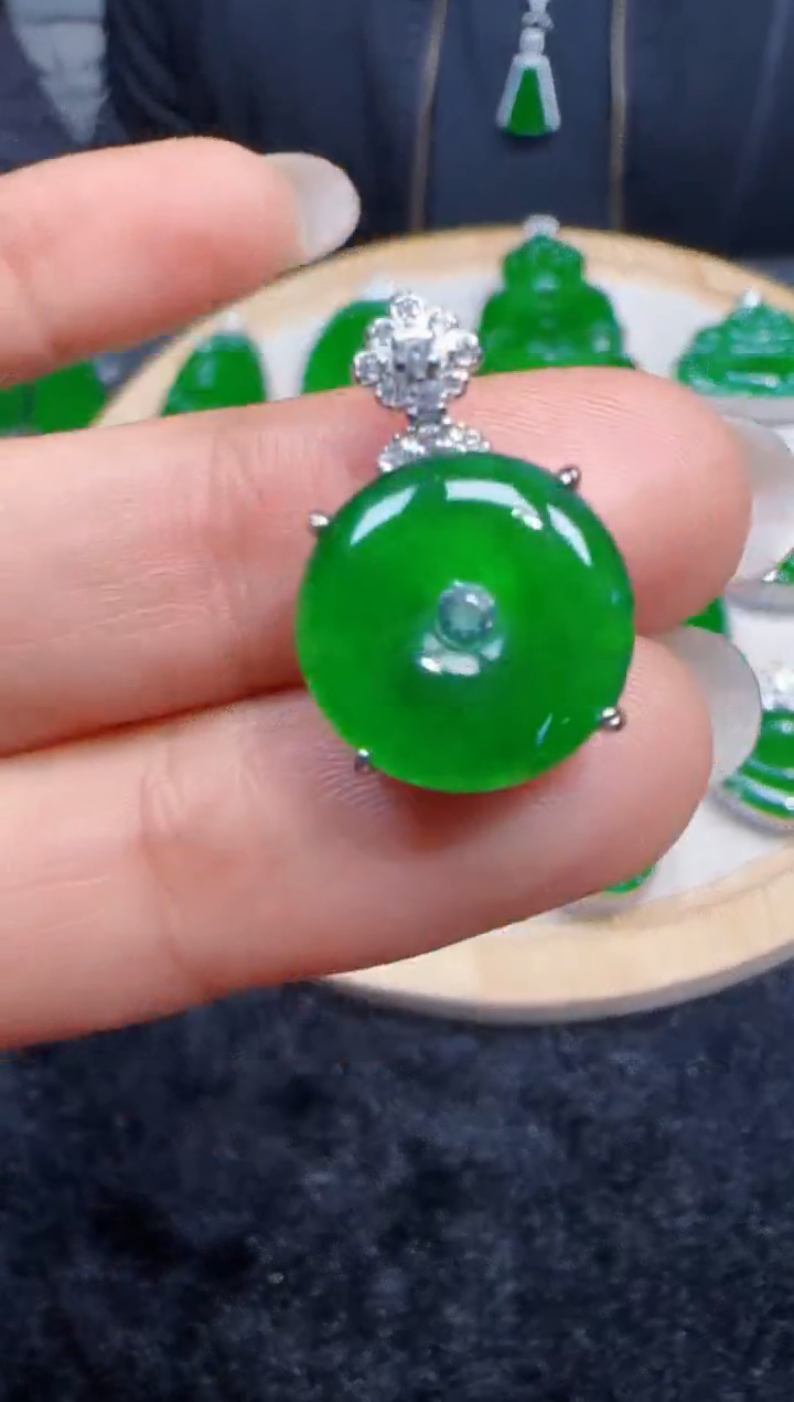 未镶嵌定制翡翠翡翠吊坠72