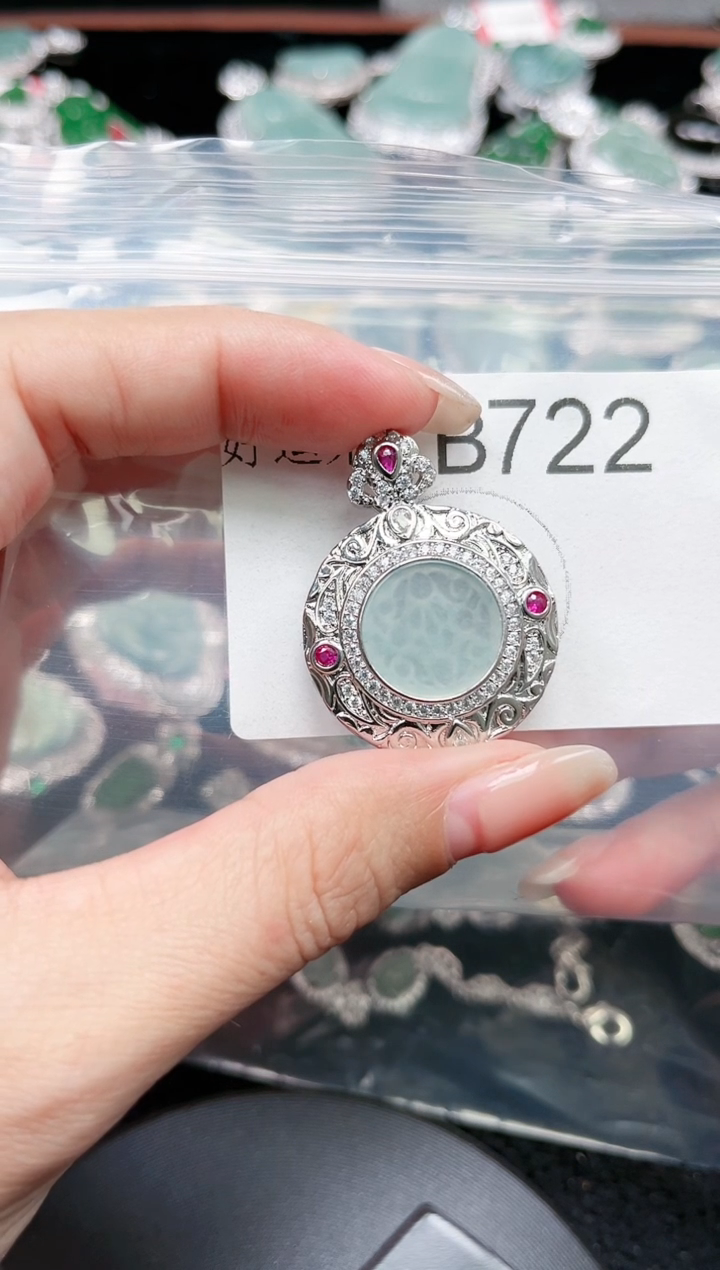 【闪购商品】翡翠颈饰未镶嵌赠皮绳722