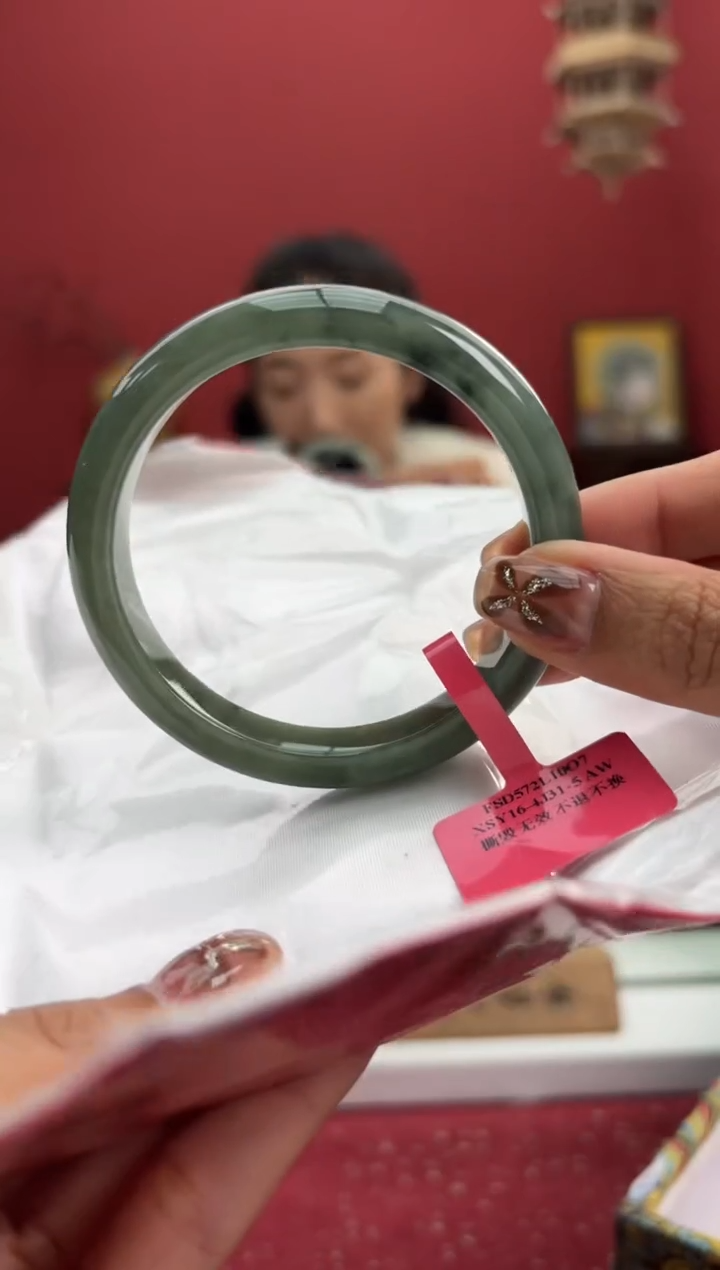 【闪购商品】翡翠手镯未镶嵌16手镯微瑕