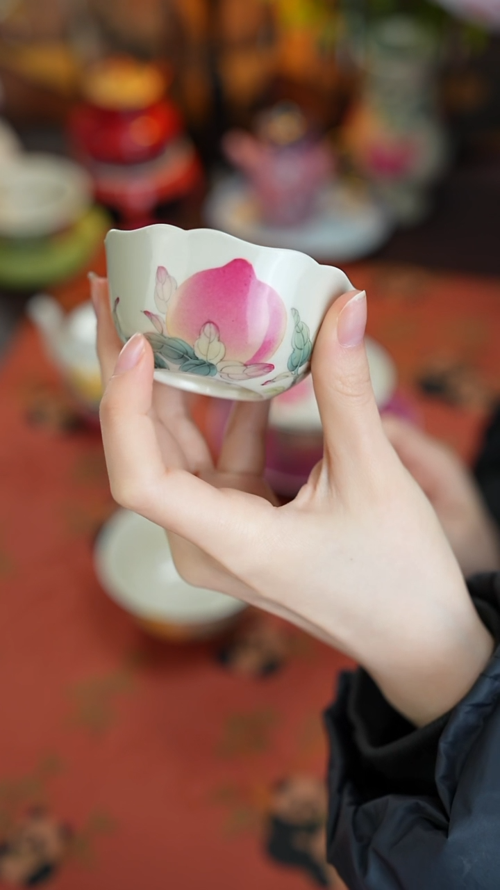 景德镇手工手绘雅圣粉彩杯