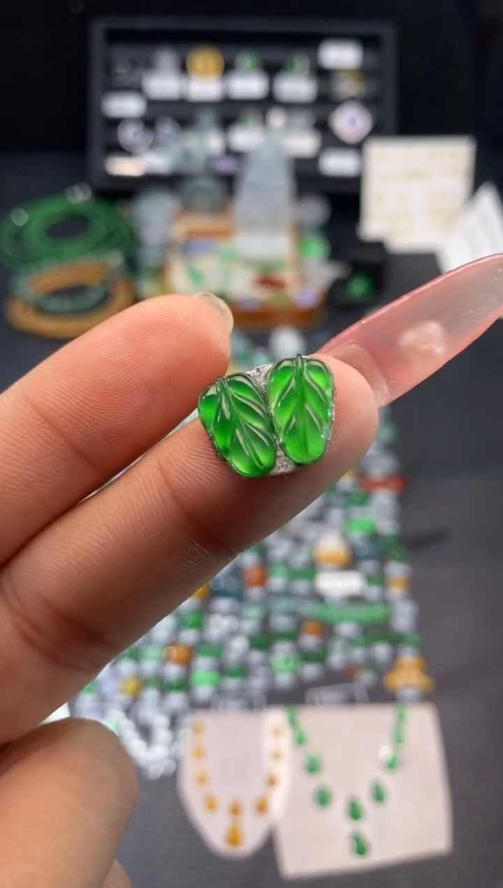 【闪购商品】翡翠挂件未镶嵌叶子