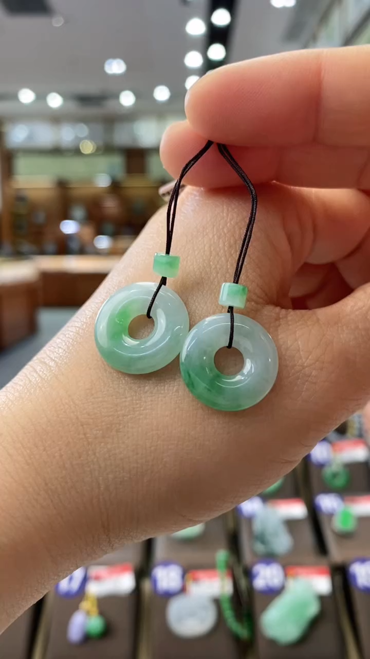 【闪购商品】翡翠颈饰未镶嵌甜甜圈一对
